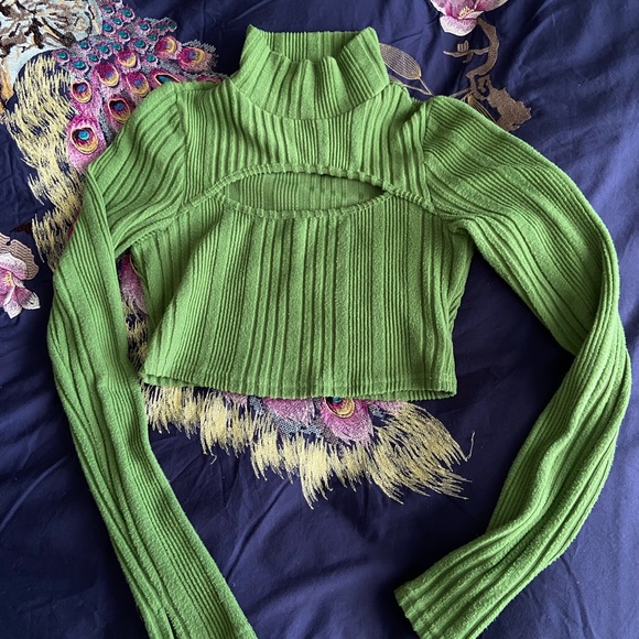 COPY - Cut out cropped long sleeve - Picture 3 of 5